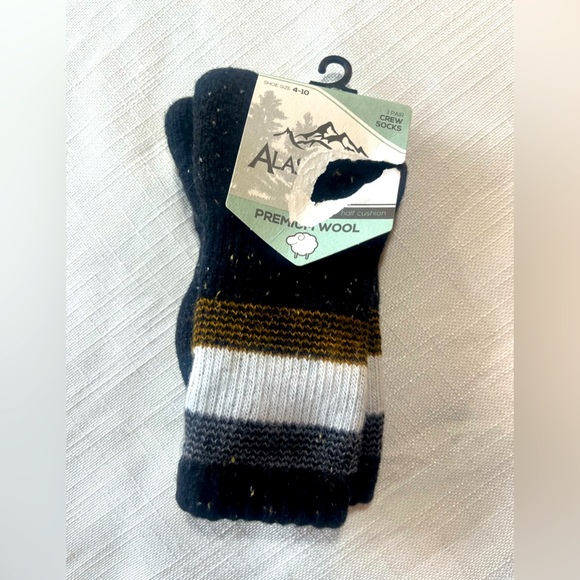 Alaska Knits Women's Lightweight Wool Blend Crew Socks - SZ 4-10 - Picture 2 of 2